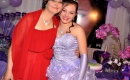 La quinceañera junto a su madre Sandra Pimentel 
