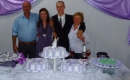 Jaderson e Dienifer com os pais do noivo, Eloina de Oliveira e Helio Valdir