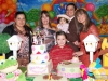 As dindas Vera, Raquel, Maria Luiza e a  aniversariante com seus pais