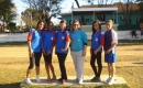 Professora Fernanda com alunos da equipe de atletismo da escola Rivadávia Corrêa