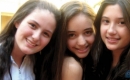 Aline ( centro)celebra  hoy su cumple Nro 11 , en la foto con sus amigas Manuela ( Izq) y Daniela (Der) 