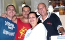 “Mamá felicidades” , Neusa junto a sus hijos  Julio , Adan y Joaquín 