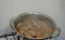 4º: Depois da carne praticamente cozida, acrescentar a mandioca.