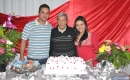 O aniversariante com o neto Leonardo Fontoura e Gabriela Moraes