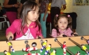 Las más pequeñas se divirtieron en el futbolito , Agustina y Luana...concentradísimas  