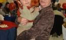  El cumpleañero junto a su bisabuela  Marina Lima