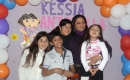 Kessia junto a su tía Sara y primitos 