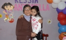 Kessia junto a su abuela Silvia 