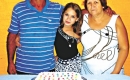  A aniversariante com seus pais José Luis e Jussara