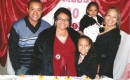 A aniversariante com a filha Kátia, o genro Carlos e as netas Julia e Daniela