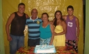 Os familiares do aniversariante, a mãe Léa, os tios Leonardo e Lucas, e os avós Oca Farias e Tania Portes