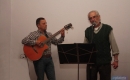 Rubí recitando acompañado en la guitarra de Richard Turcati 