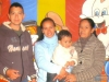 Andryel com a mãe Aline, pai Rafael e avó Vera Marise 