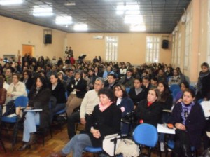 Representantes do setor educacional lotaram as dependências do auditório da Unipampa durante o debate da sexta-feira