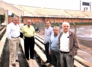 Los representantes de AUF quedaron súper conformes con la nueva cara que presenta nuestro estadio. El lunes vuelven para que Eugenio Figueredo alce el pulgar.