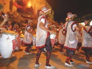 Chico, piano y repique al ritmo del candombe en Avenida Sarandí