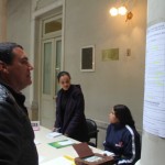 O radialista Jorge Martins, na Prefeitura Municipal, informando-se antes de votar