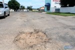 Buracos na rua Orlando Menezes da Silveira, Prefeitura começa obra de recuperação